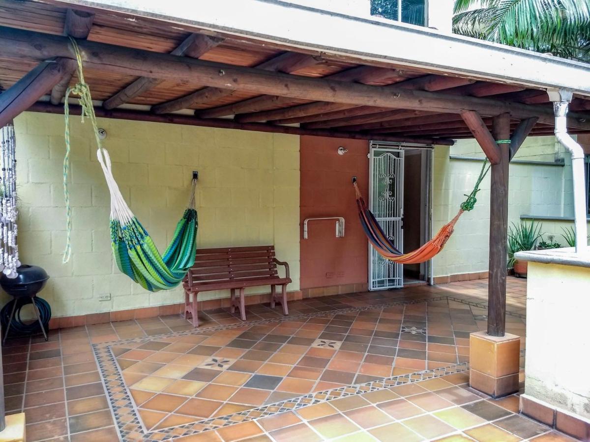 Bueno, Bonito, Barato Y Cerca A El Poblado Apartment Medellin Exterior photo
